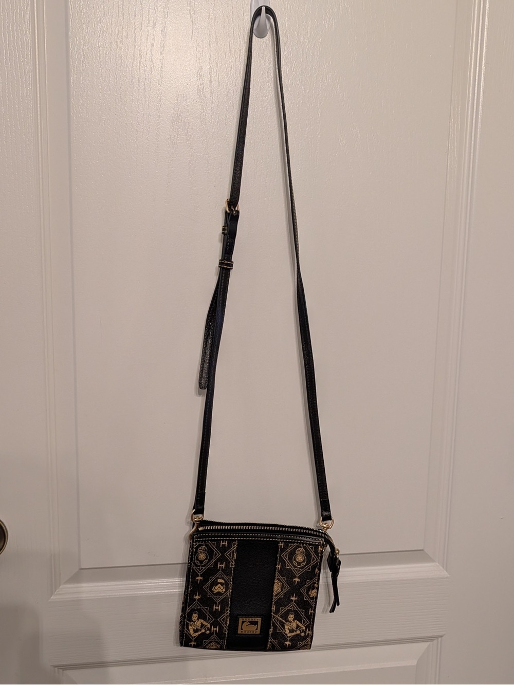 Dooney & Bourke Disney Parks Star Wars Last Jedi Clutch Crossbody Purse - Picture 3 of 7